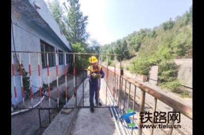 包神鐵路運輸處上灣站開展專用線路外 安全專項整治活動