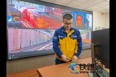 包神鐵路運(yùn)輸處上灣站開展信號通信線路 走線槽隱患專項(xiàng)整治