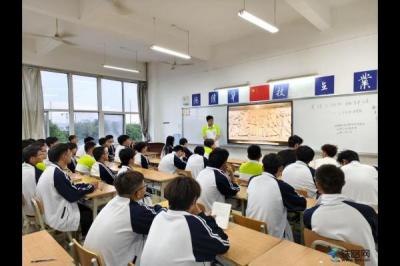 陜鐵院測繪與檢測學(xué)院團(tuán)委舉行2025年愛國主義教育主題團(tuán)日活動